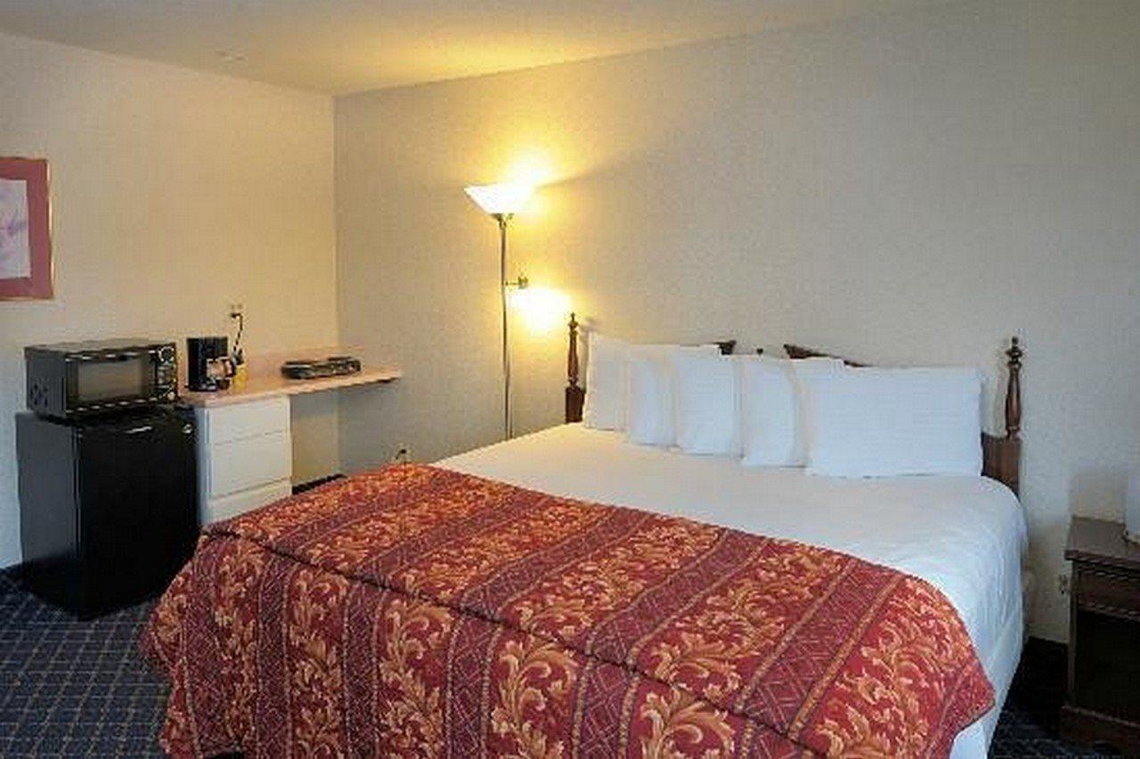 Regency Inn & Suites 웨스트 스프링필드 외부 사진