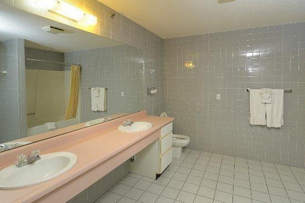 Regency Inn & Suites 웨스트 스프링필드 외부 사진