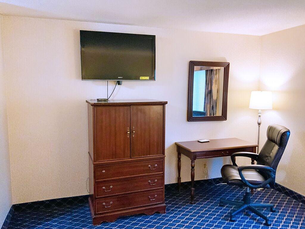 Regency Inn & Suites 웨스트 스프링필드 외부 사진