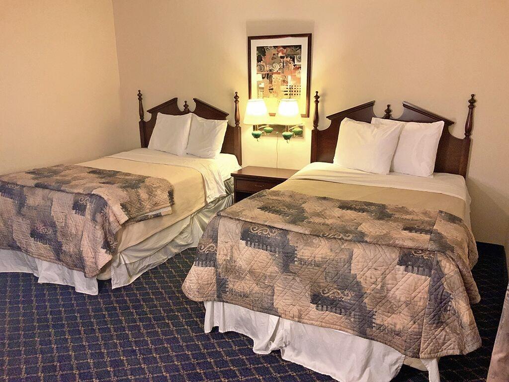 Regency Inn & Suites 웨스트 스프링필드 외부 사진