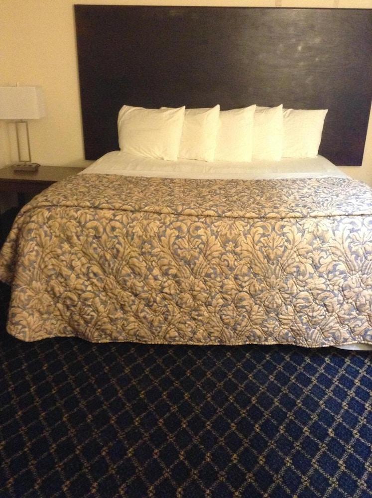 Regency Inn & Suites 웨스트 스프링필드 외부 사진