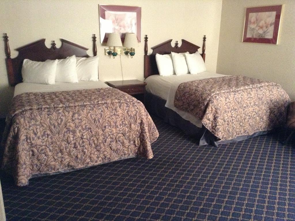 Regency Inn & Suites 웨스트 스프링필드 외부 사진