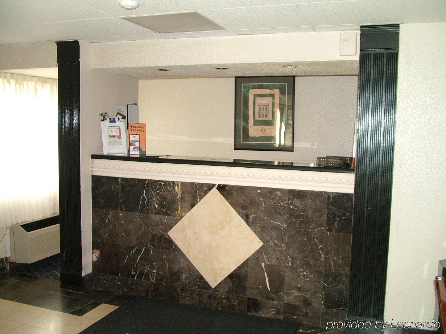 Regency Inn & Suites 웨스트 스프링필드 내부 사진