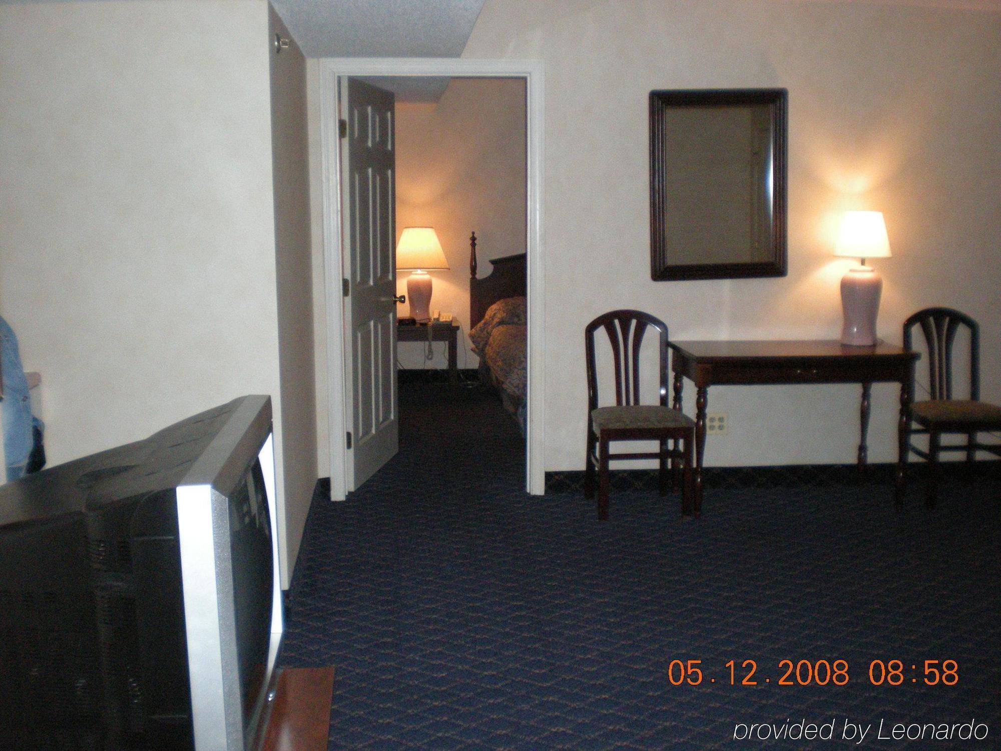Regency Inn & Suites 웨스트 스프링필드 객실 사진