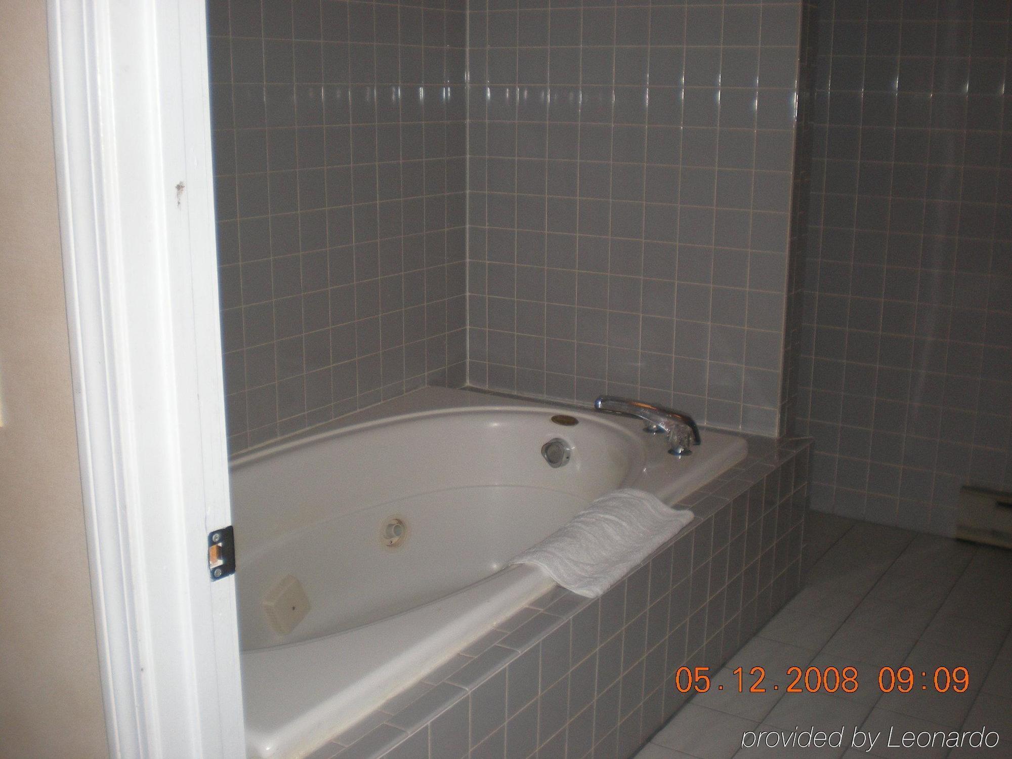 Regency Inn & Suites 웨스트 스프링필드 객실 사진
