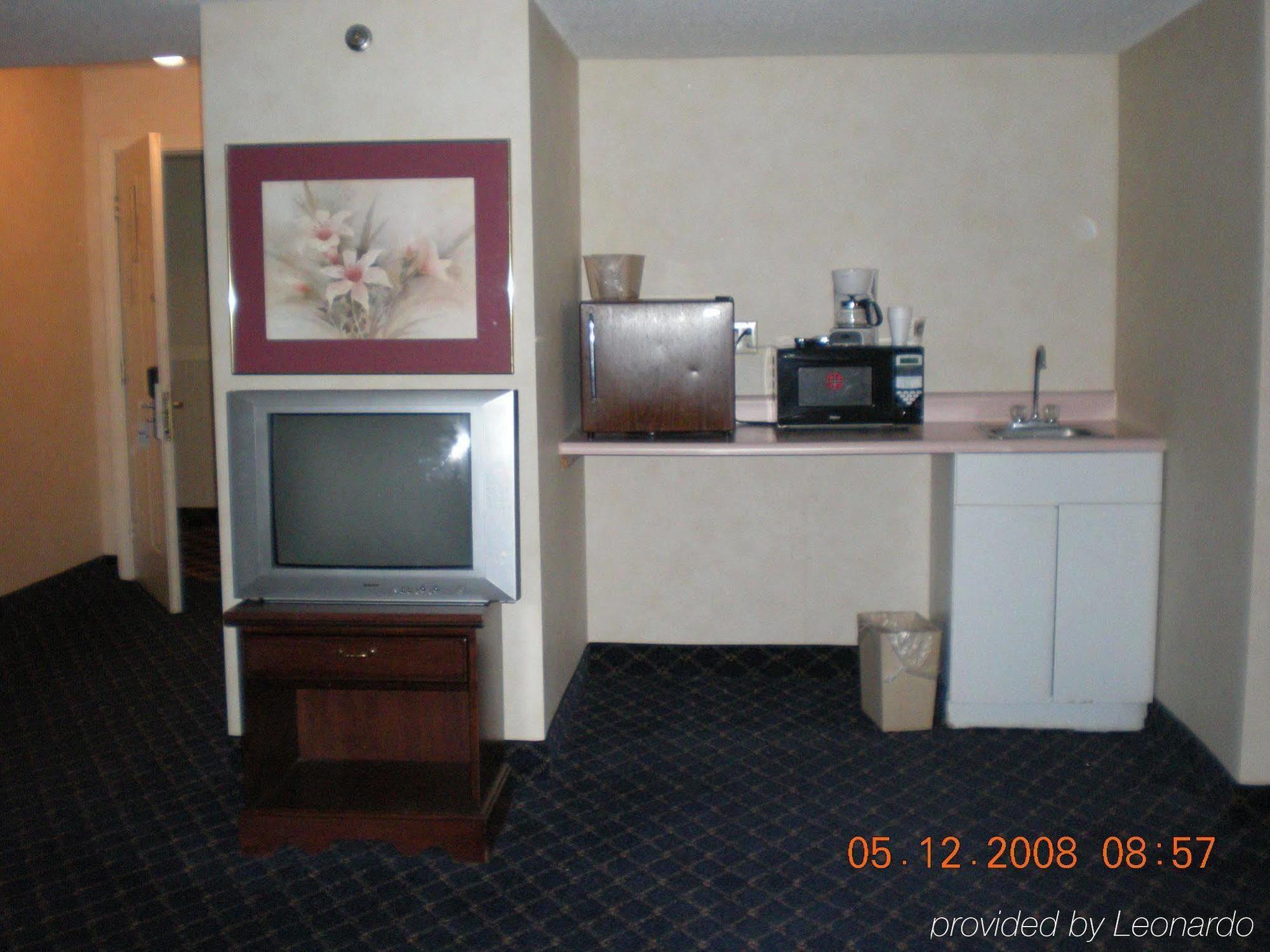 Regency Inn & Suites 웨스트 스프링필드 객실 사진