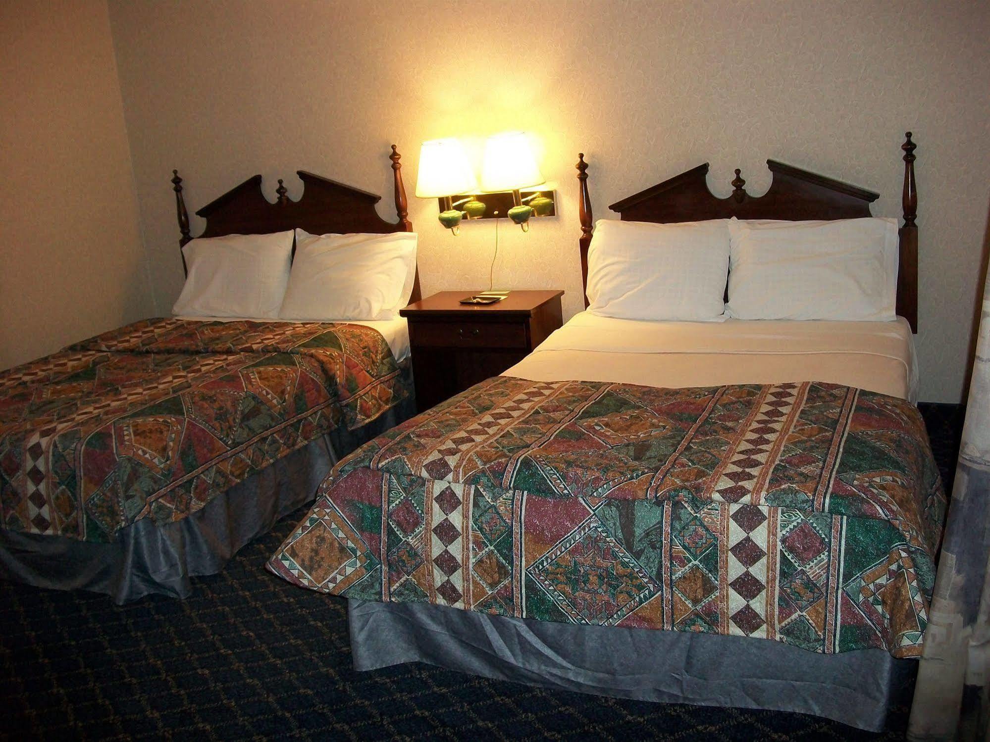 Regency Inn & Suites 웨스트 스프링필드 외부 사진