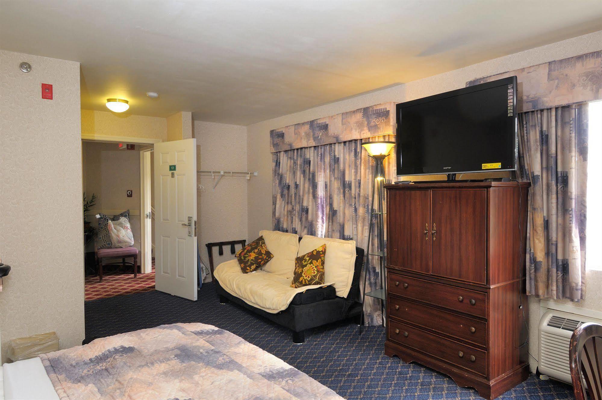 Regency Inn & Suites 웨스트 스프링필드 외부 사진