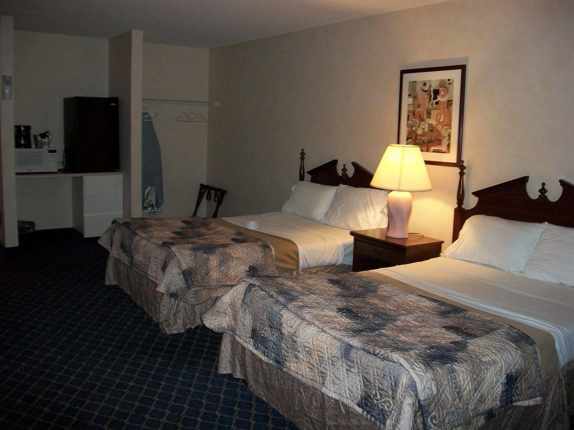 Regency Inn & Suites 웨스트 스프링필드 외부 사진