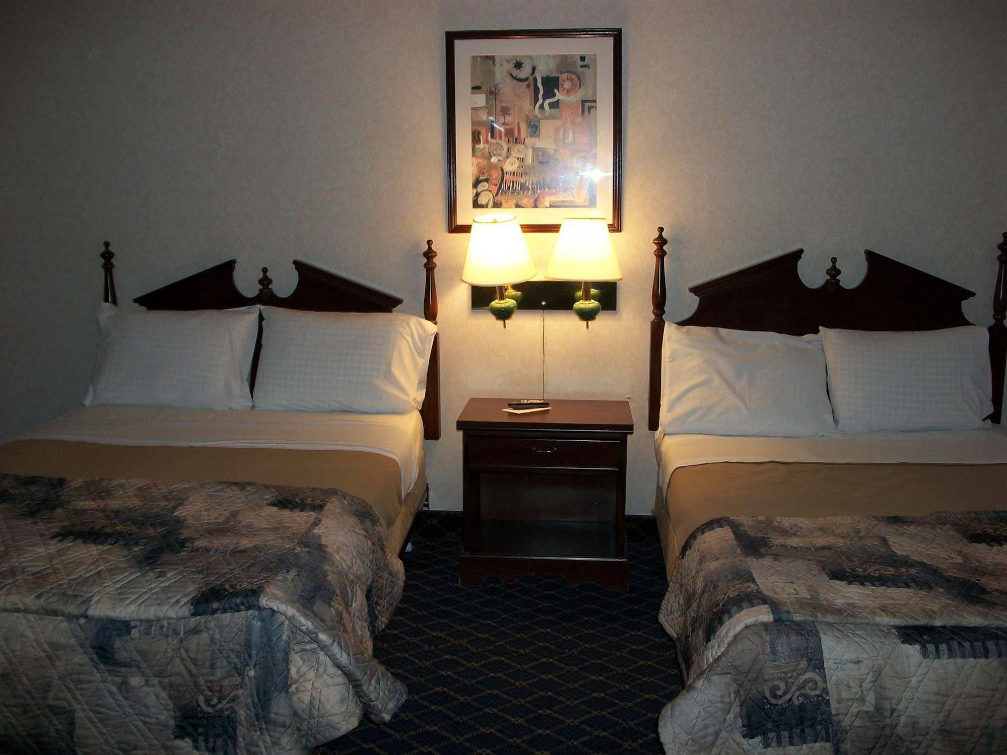 Regency Inn & Suites 웨스트 스프링필드 외부 사진