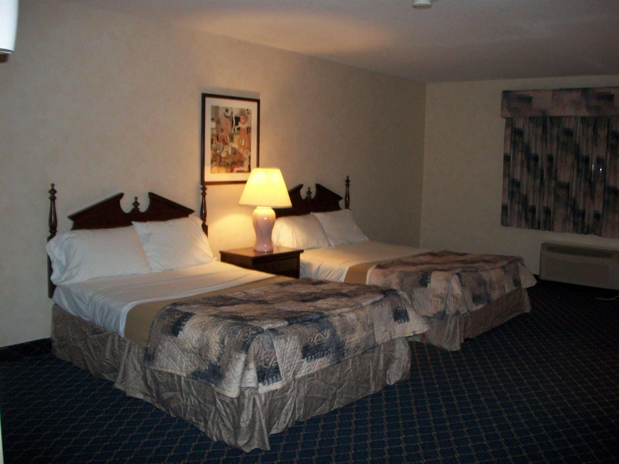 Regency Inn & Suites 웨스트 스프링필드 외부 사진